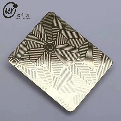 ราคาดี การถัก 304 โลหะเหล็ก PVD ปกแต่งสี่เหลี่ยมรูปแบบที่แตกต่างกัน เครื่องแยกสแตนเลส 4 * 10FT ออนไลน์