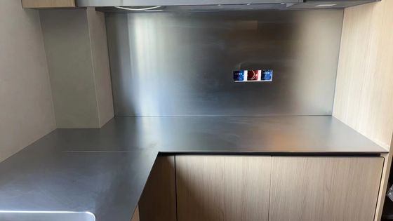 โต๊ะทํางานห้องครัวแบบสแตนเลส 304 ป้องกันรอยขีดข่วน