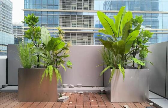 ราคาดี กระถางสแตนเลสสตีลทรงสี่เหลี่ยมผืนผ้าเกรดโรงแรมหรู พร้อมตัวเลือกไฟ LED ออนไลน์