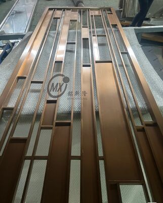 ราคาดี PVD Plating Titanium Stainless Steel Screen Partition พร้อมกระจก 8k การเคลือบและการเลือกสีที่สามารถปรับแต่งได้ ออนไลน์